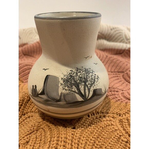 Southwestern Western Desert Cactus Hand painted Pottery Vase Signed Thora - Picture 3 of 6